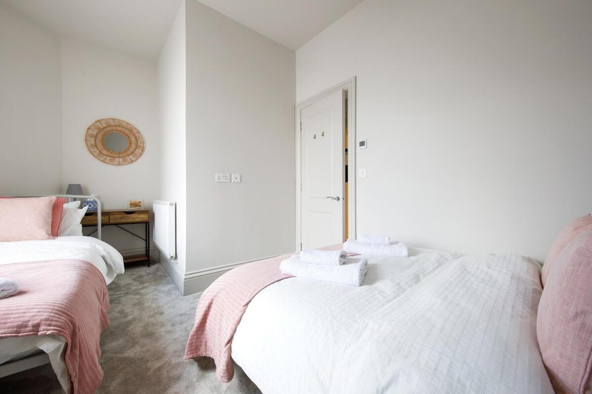 Panoramic Sea Views In Beachfront Apt W Balcony Bognor Regis Zewnętrze zdjęcie