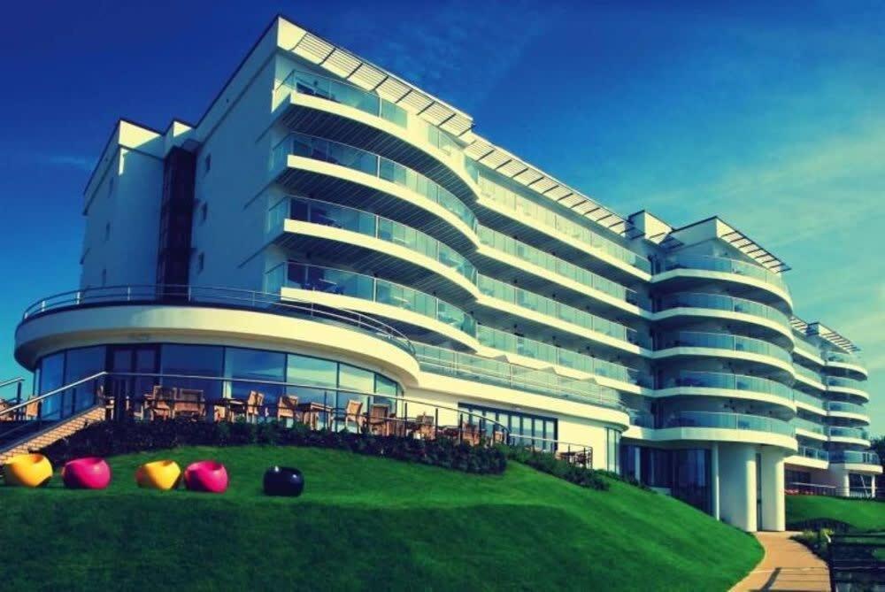 Panoramic Sea Views In Beachfront Apt W Balcony Bognor Regis Zewnętrze zdjęcie