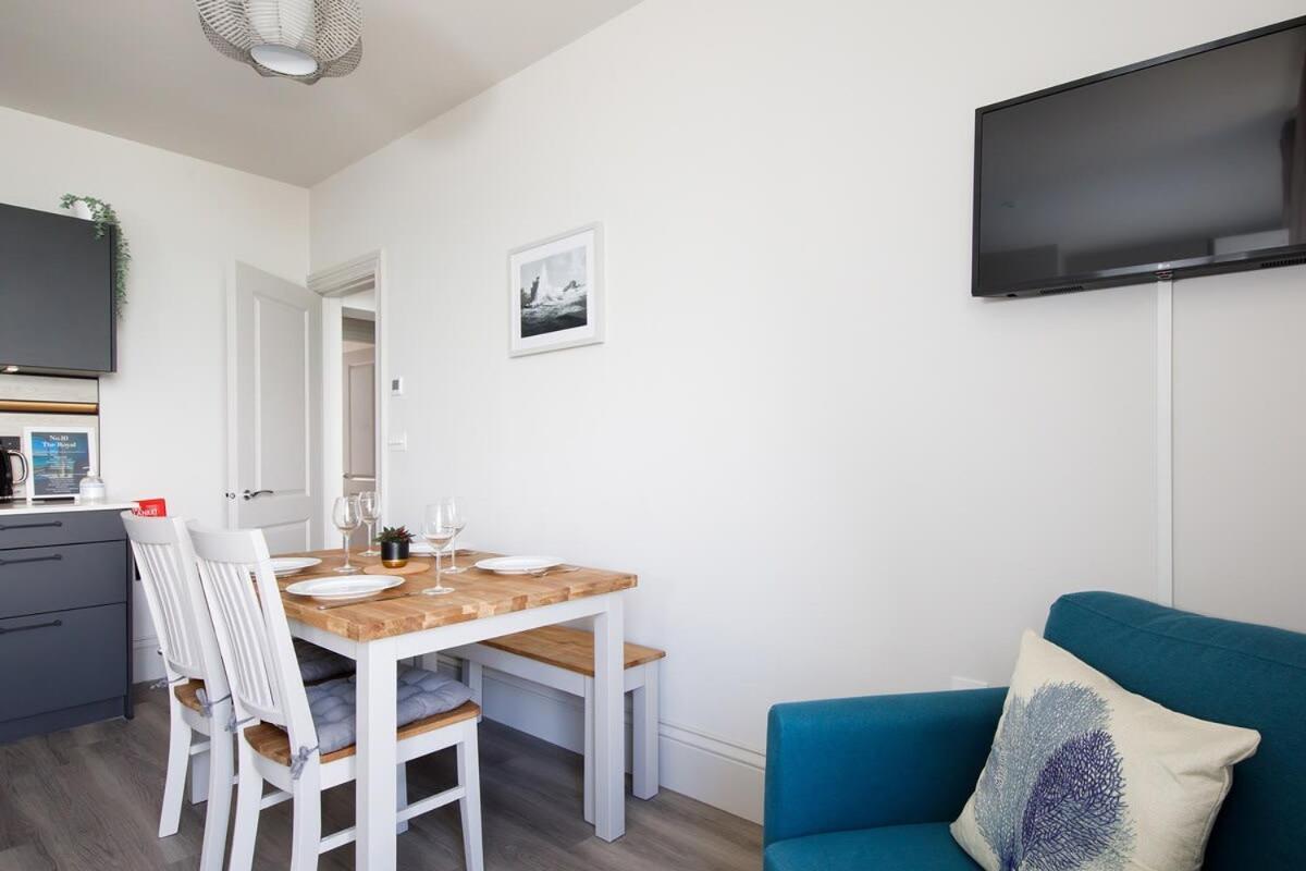 Panoramic Sea Views In Beachfront Apt W Balcony Bognor Regis Zewnętrze zdjęcie