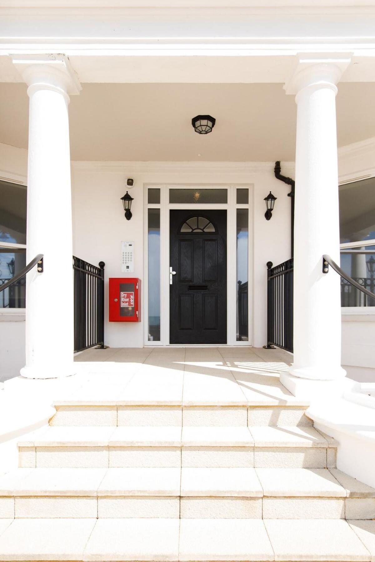 Panoramic Sea Views In Beachfront Apt W Balcony Bognor Regis Zewnętrze zdjęcie
